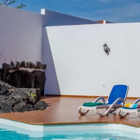 Apartment Sleeps 6 Pool Wifi