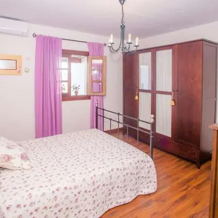Sleeps 6 Pool Wifi