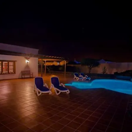 Apartment Sleeps 6 Pool Wifi