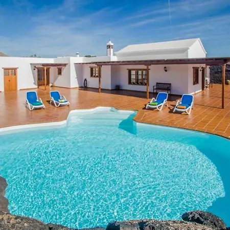 Sleeps 6 Pool Wifi * El Islote