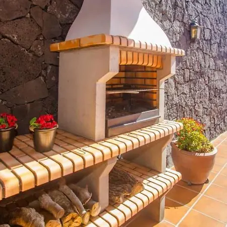 Sleeps 6 Pool Wifi Apartment