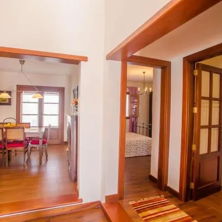 Sleeps 6 Pool Wifi Apartment