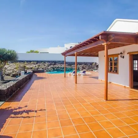 Sleeps 6 Pool Wifi Apartament