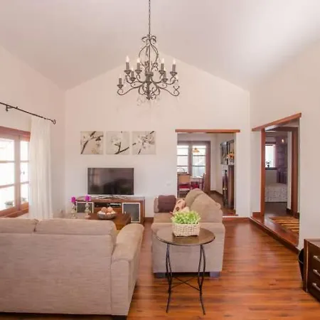 Sleeps 6 Pool Wifi Apartament