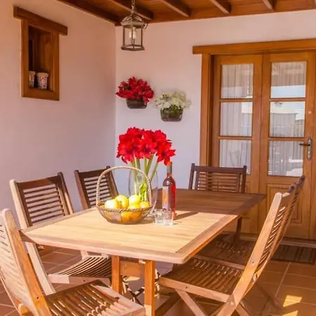 Sleeps 6 Pool Wifi El Islote