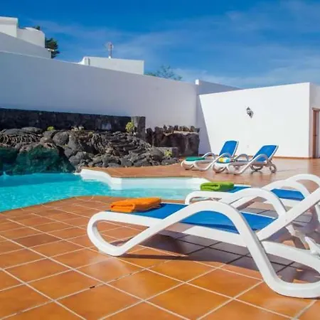 Sleeps 6 Pool Wifi Apartament *